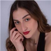 Giovane performer e insegnante di canto professionista offre lezioni di gruppo e individuali